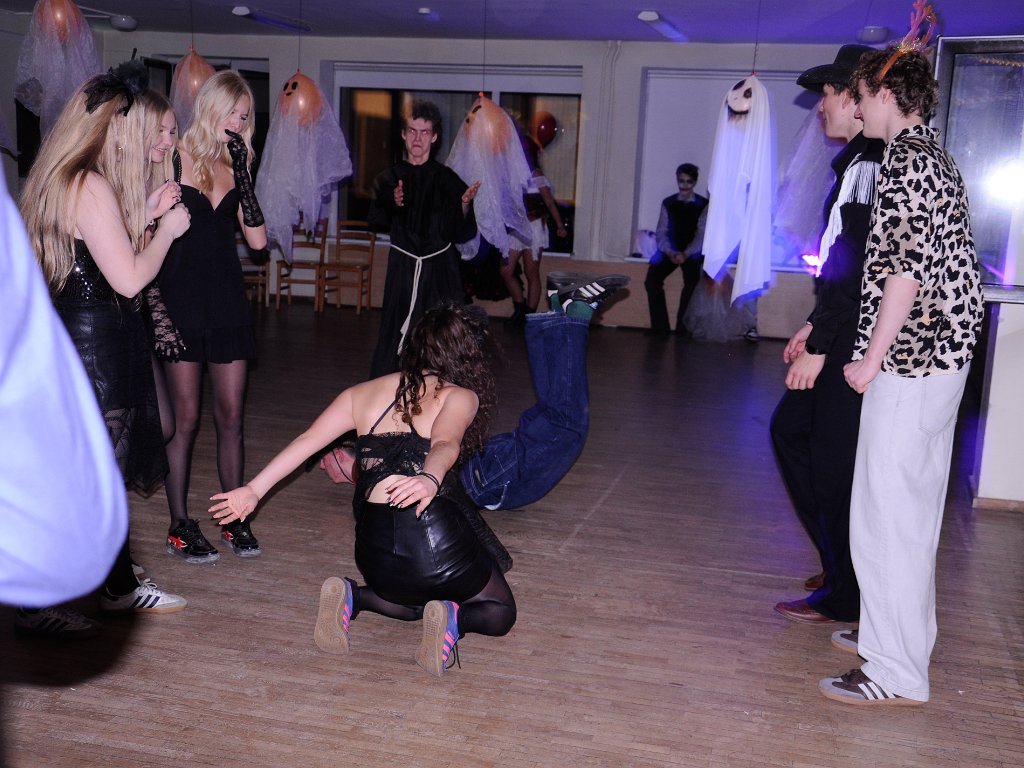 Vidusskolas balle “Āgenskalns pusnakts ritmos”